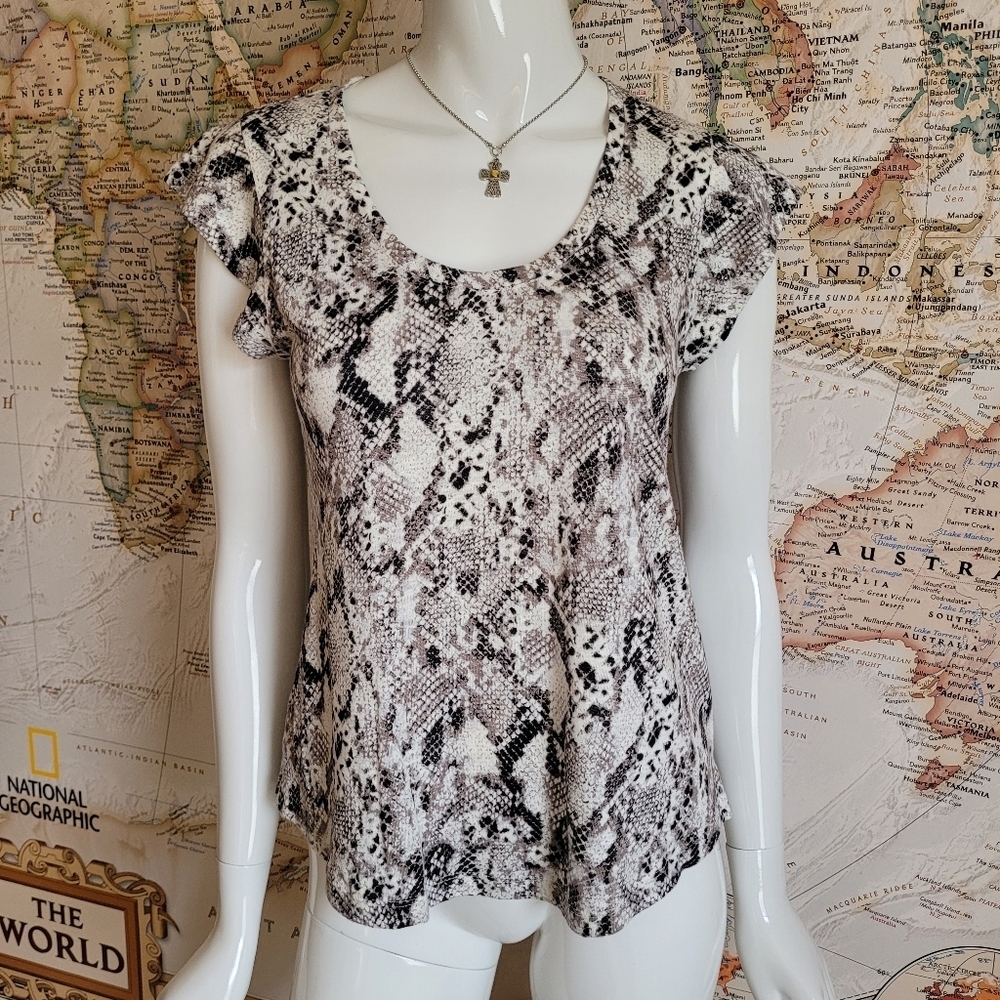 Sanctuary ivory black snakeskin scoop neck top linen flutter sleeves edgy fun XS